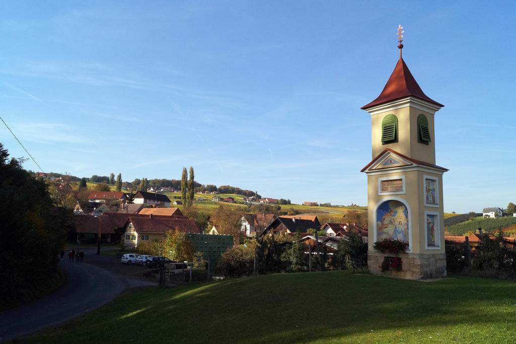 Апартаменты Winzerhof Familie Kloeckl Клёх Экстерьер фото