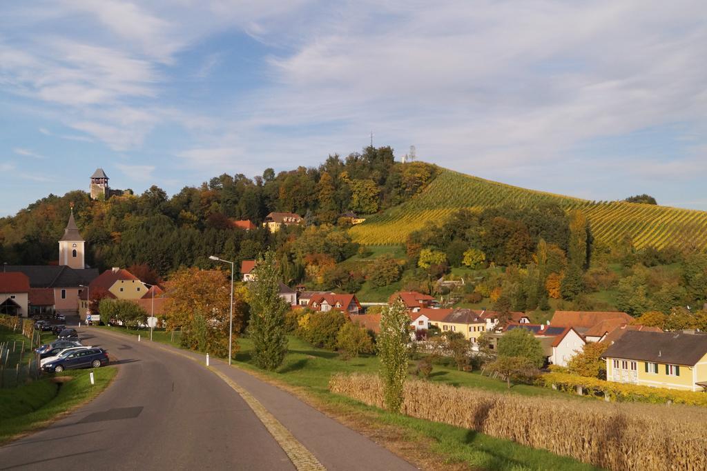 Апартаменты Winzerhof Familie Kloeckl Клёх Экстерьер фото