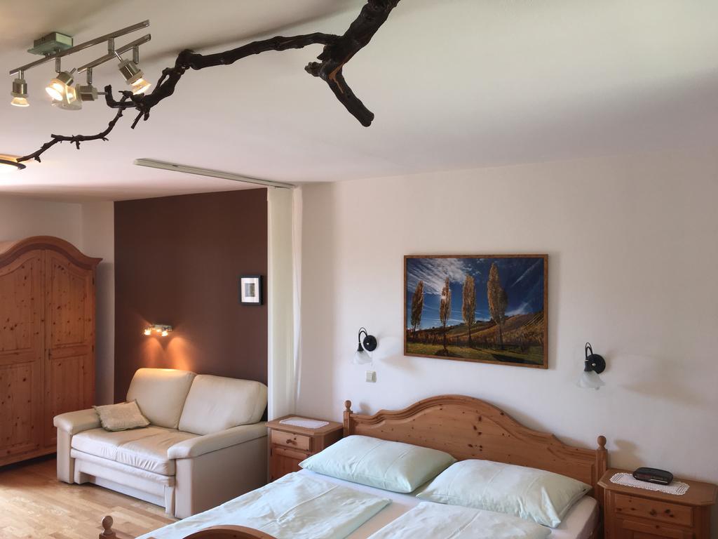 Апартаменты Winzerhof Familie Kloeckl Клёх Экстерьер фото